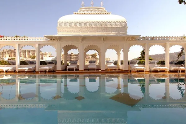 Gorgeous Escorts Hotel Paras Mahal